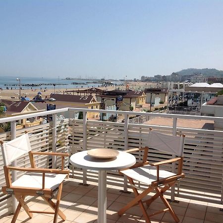 Hotel Bristol กัตตอลิกา ภายนอก รูปภาพ
