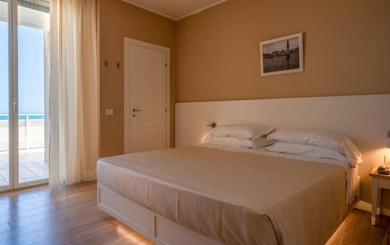 Hotel Bristol กัตตอลิกา ภายนอก รูปภาพ