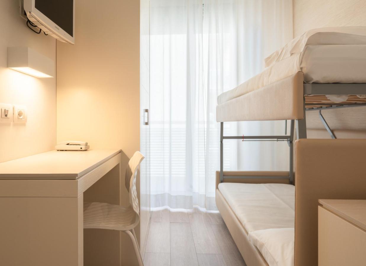 Hotel Bristol กัตตอลิกา ภายนอก รูปภาพ