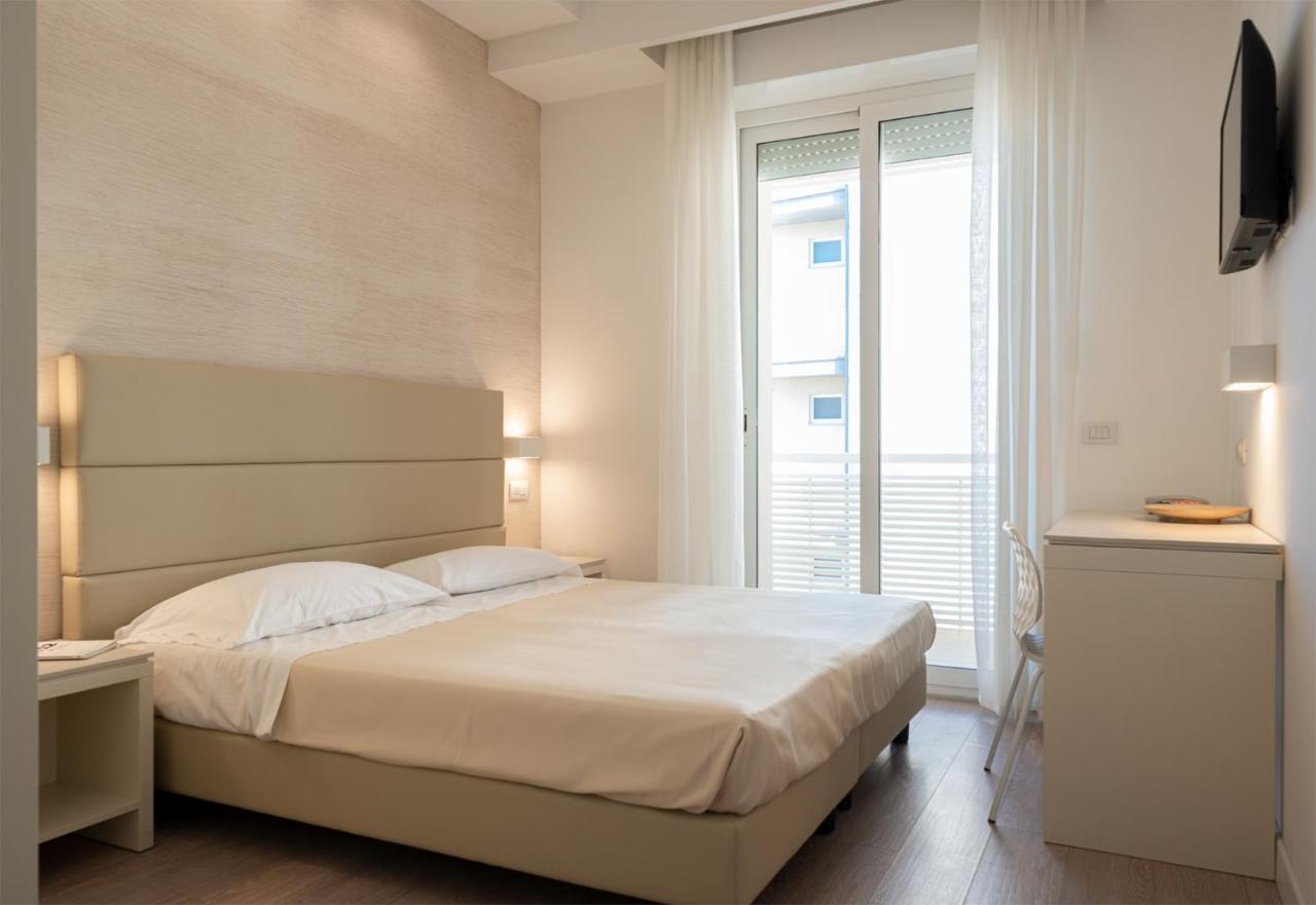 Hotel Bristol กัตตอลิกา ภายนอก รูปภาพ