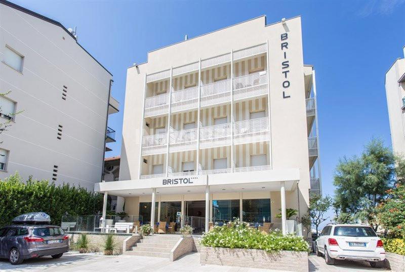 Hotel Bristol กัตตอลิกา ภายนอก รูปภาพ