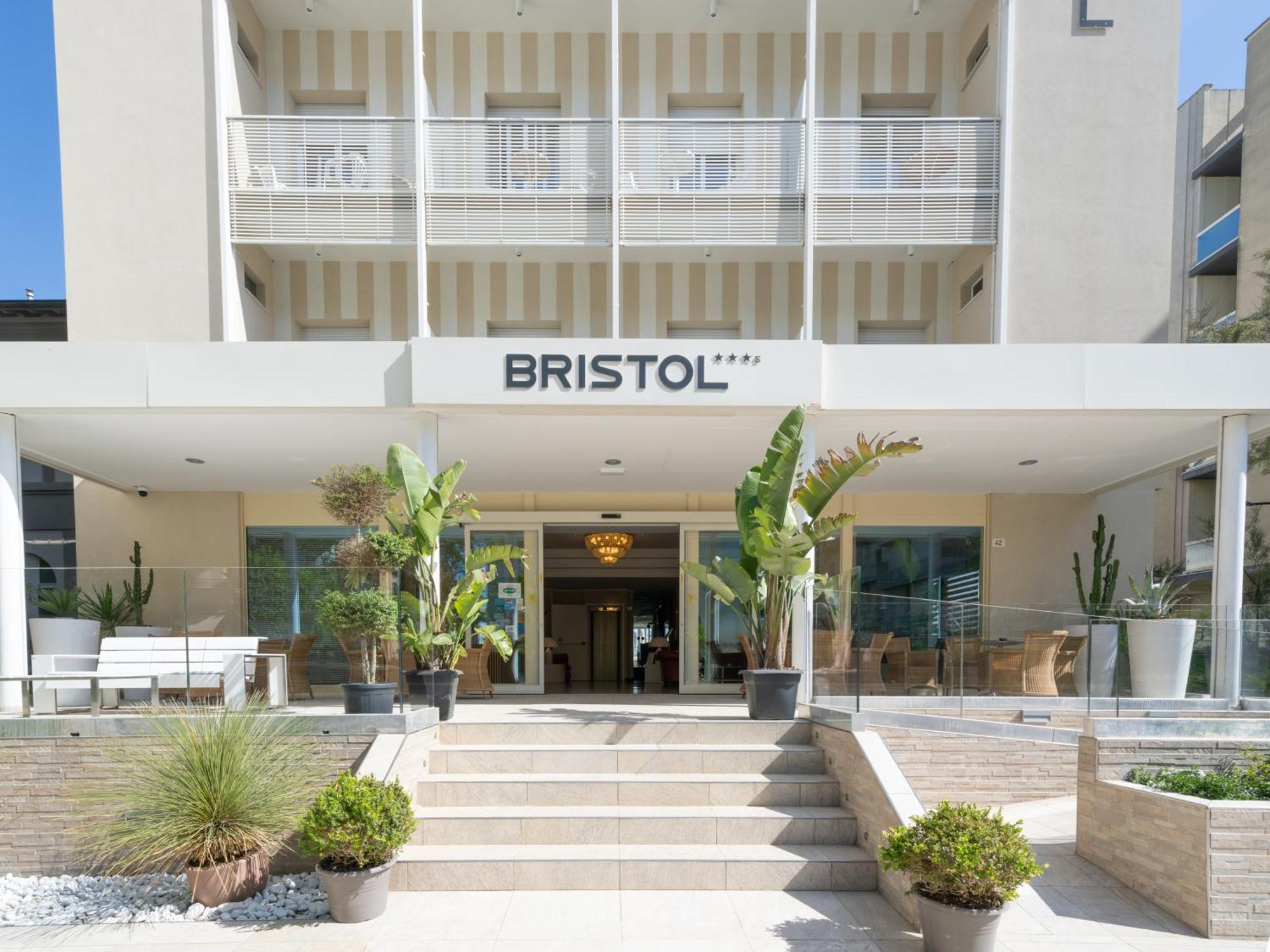 Hotel Bristol กัตตอลิกา ภายนอก รูปภาพ
