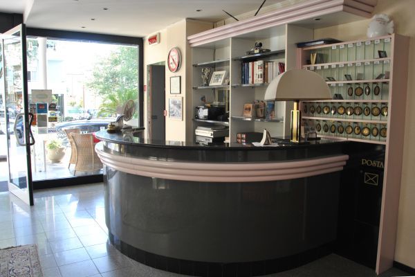 Hotel Bristol กัตตอลิกา ภายนอก รูปภาพ