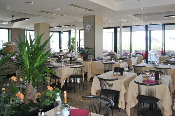 Hotel Bristol กัตตอลิกา ภายนอก รูปภาพ
