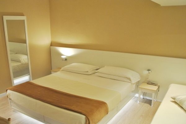 Hotel Bristol กัตตอลิกา ภายนอก รูปภาพ