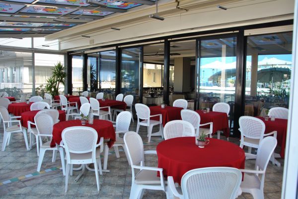 Hotel Bristol กัตตอลิกา ภายนอก รูปภาพ