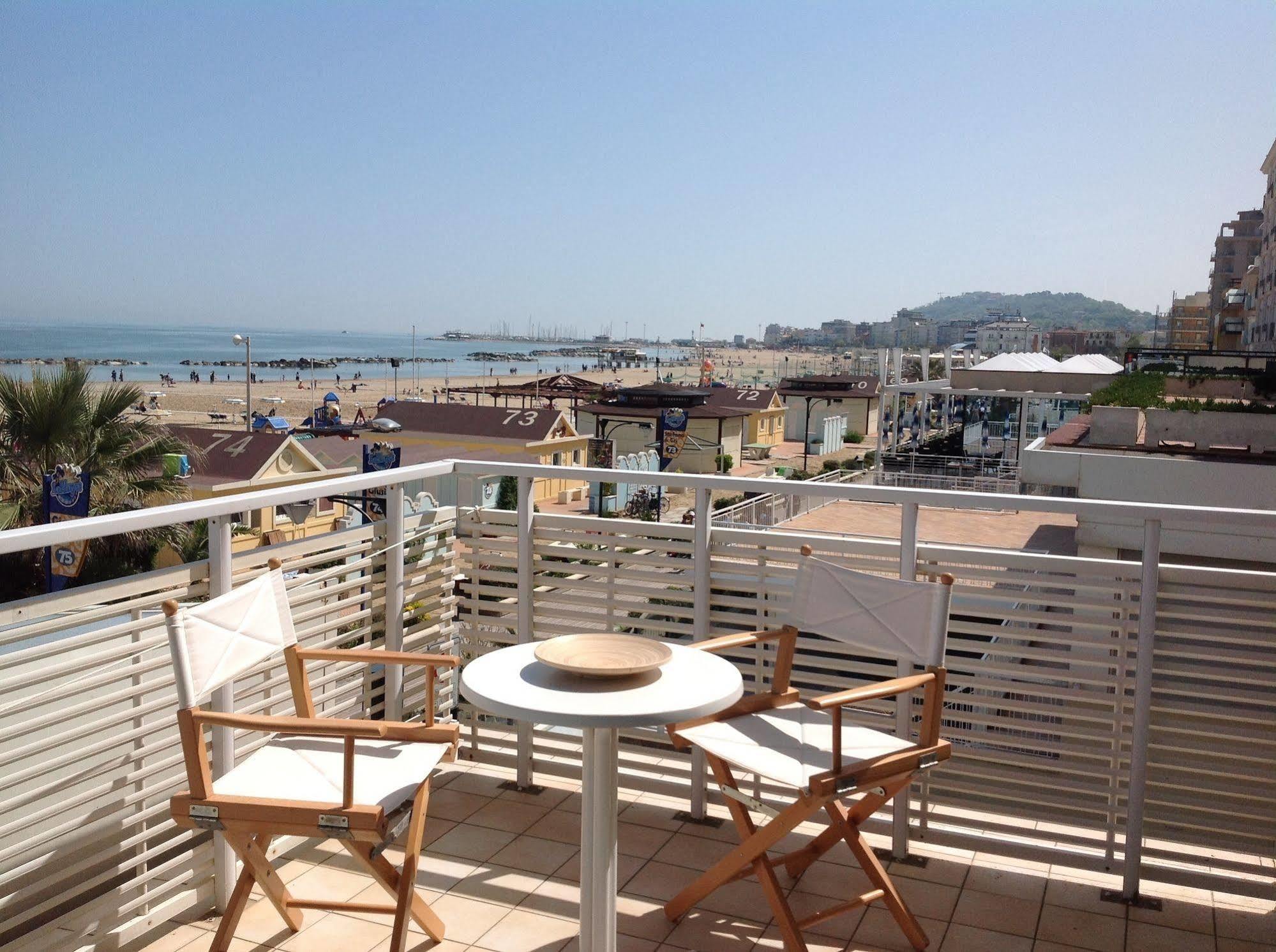 Hotel Bristol กัตตอลิกา ภายนอก รูปภาพ