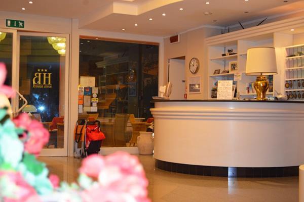 Hotel Bristol กัตตอลิกา ภายนอก รูปภาพ