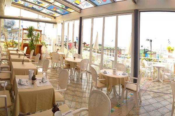 Hotel Bristol กัตตอลิกา ภายนอก รูปภาพ